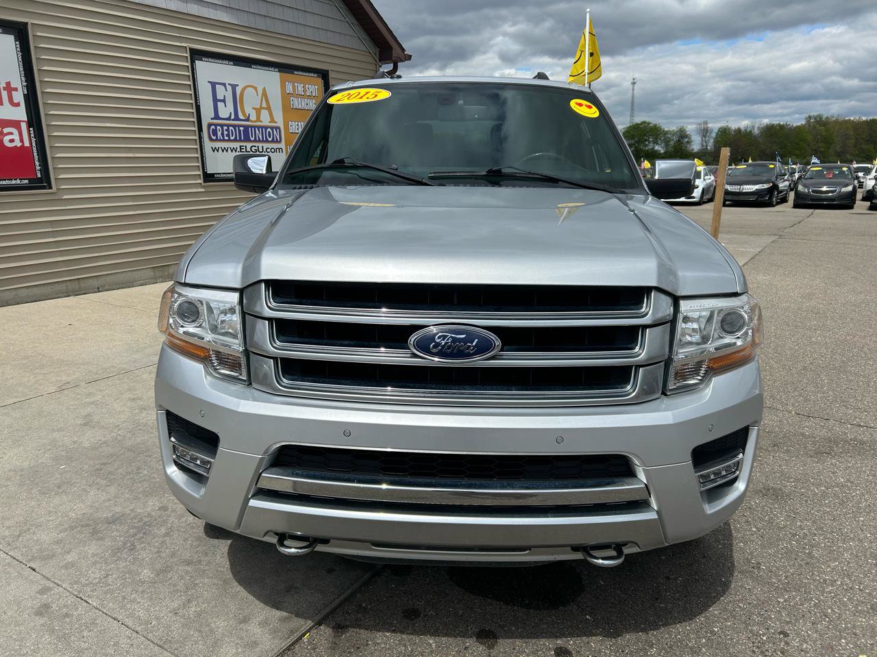 Used 2015 Ford Expedition Platinum AWD/4WD image 2