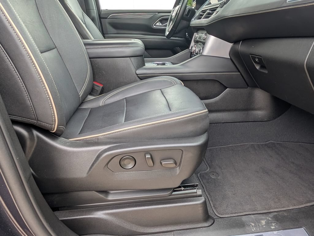 Used 2023 GMC Yukon XL SLT AWD/4WD image 25