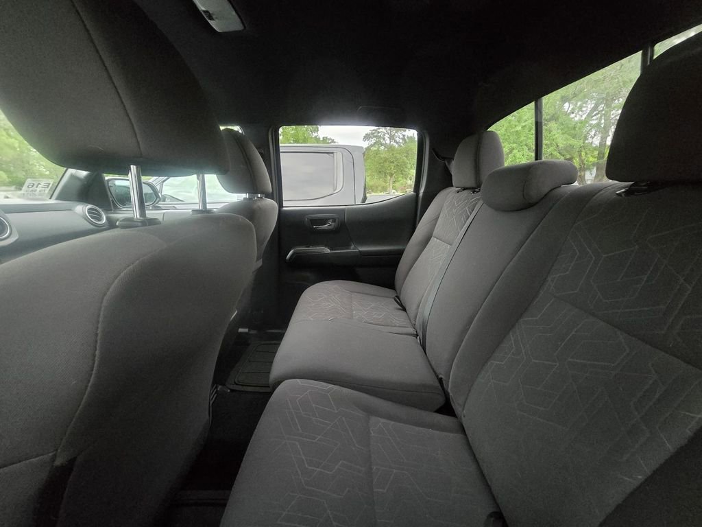 Used 2017 Toyota Tacoma TRD Sport w/ Tow Package (A/T) image 12