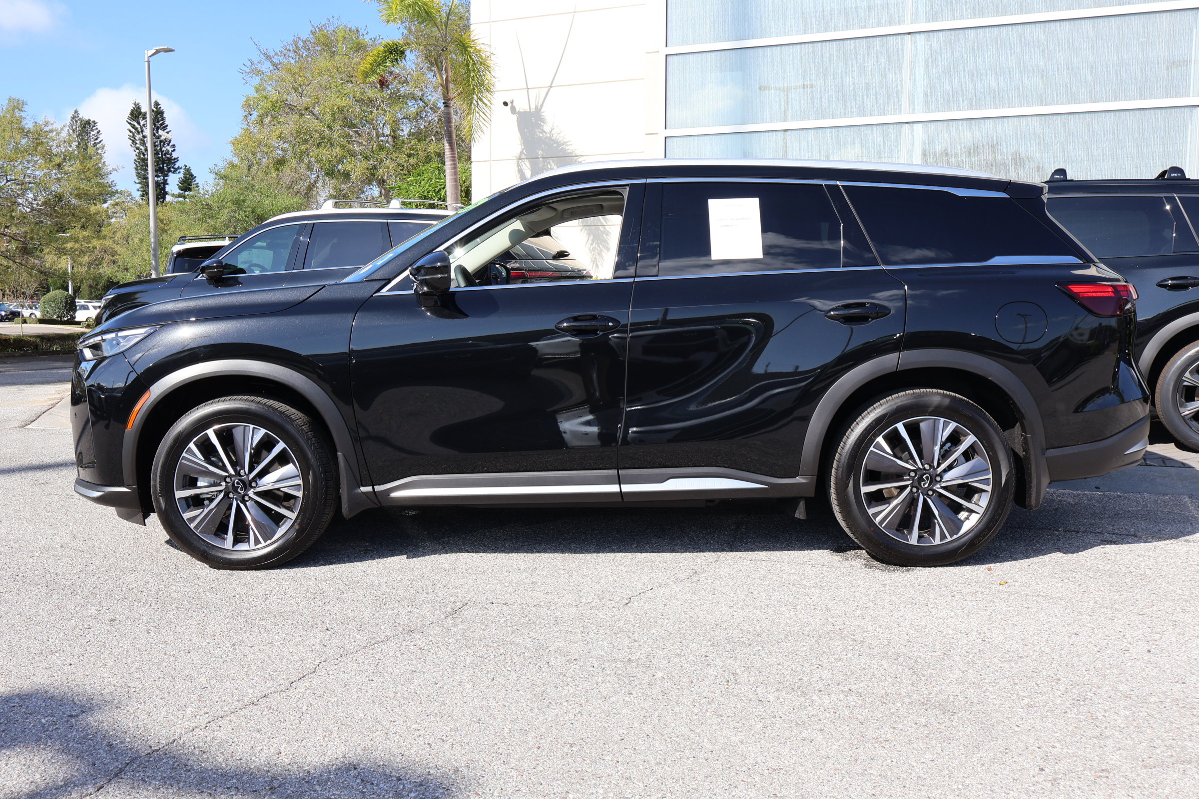 Used 2026 INFINITI QX60 Luxe w/ Cargo Package image 6