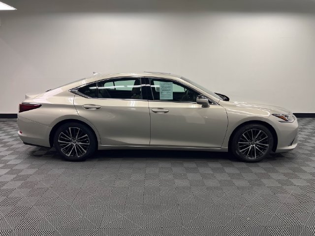 Used 2024 Lexus ES 350 w/ Premium Package FWD image 4