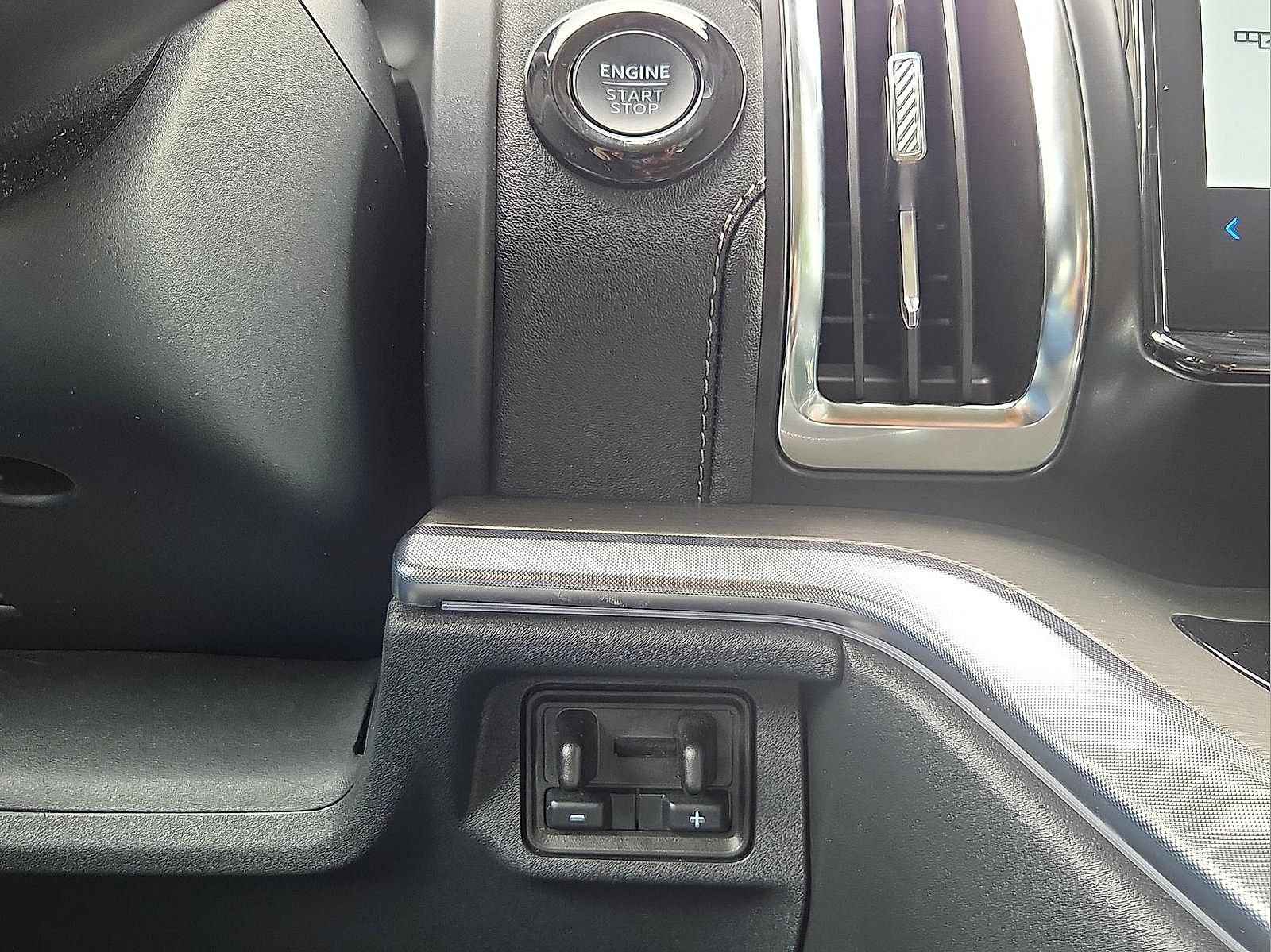 Used 2025 Ford Expedition Platinum AWD/4WD image 21