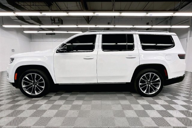 Used 2023 Jeep Wagoneer Series III w/ Premium Group I AWD/4WD image 14