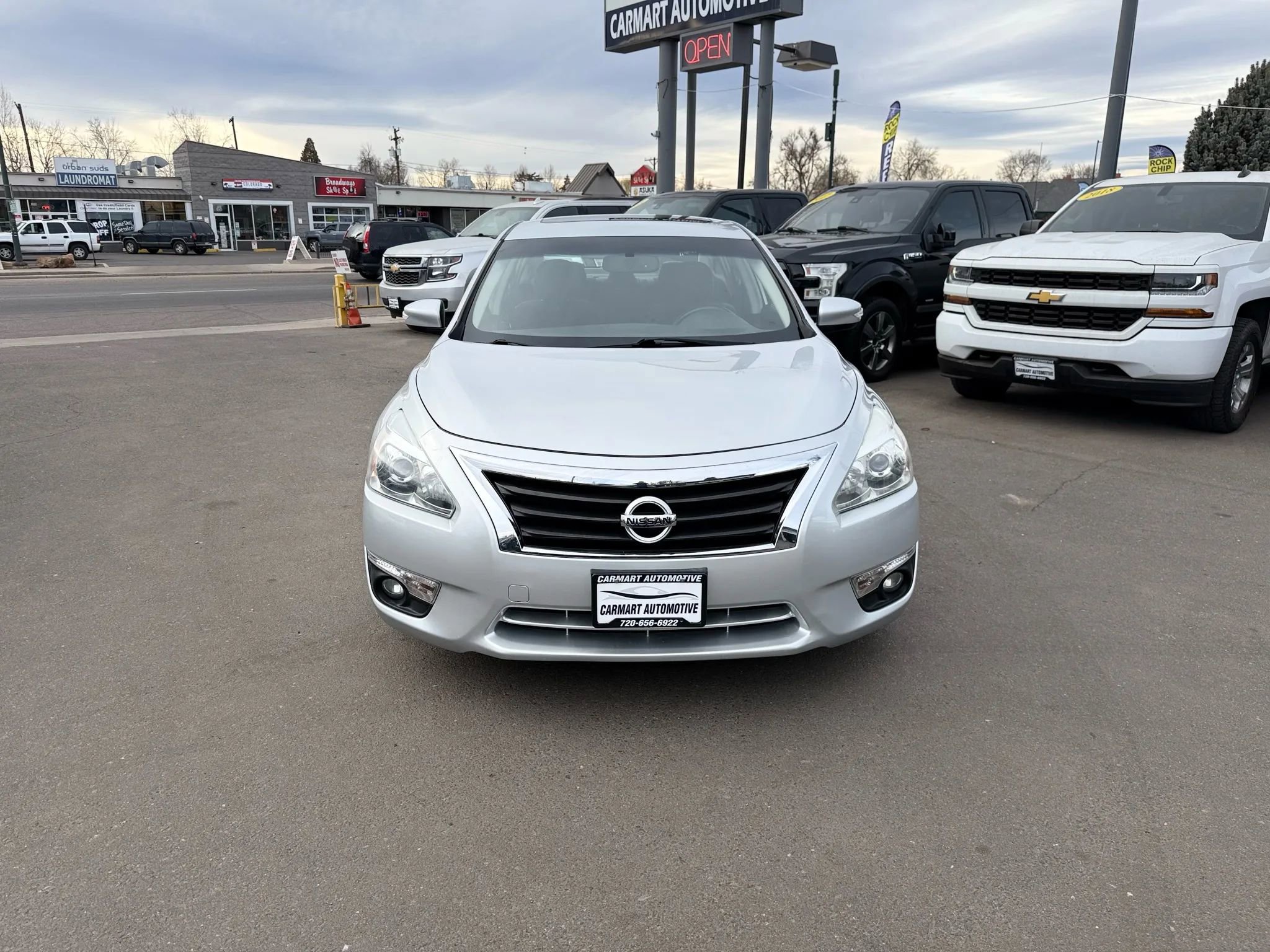 Used 2013 Nissan Altima 3.5 SV w/ Navigation Pkg image 4