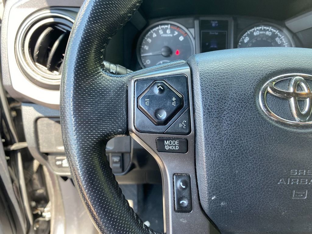 Used 2018 Toyota Tacoma TRD Off-Road w/ Technology Package AWD/4WD image 16