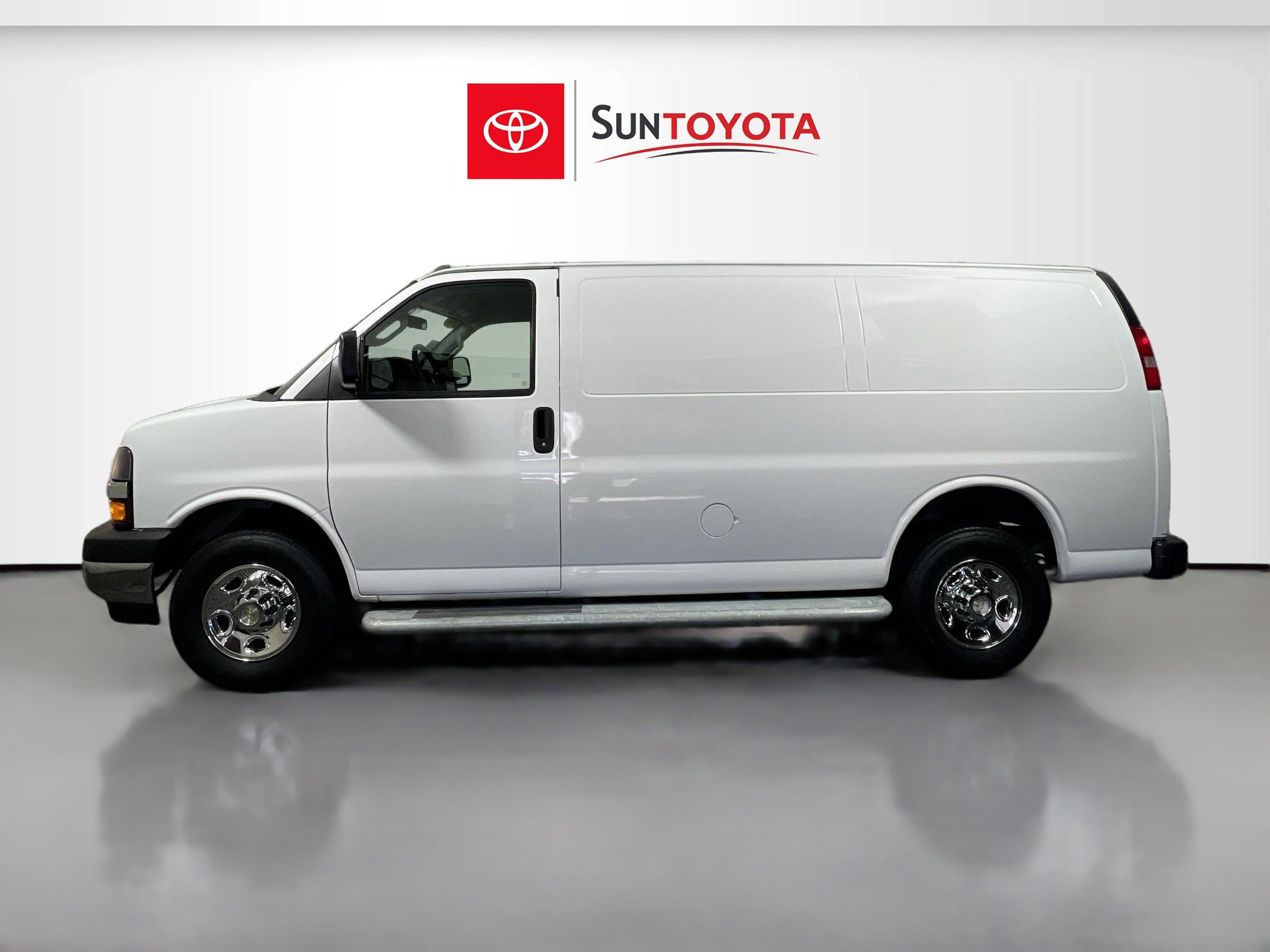 Used 2024 Chevrolet Express 2500 w/ Driver Convenience Package image 7