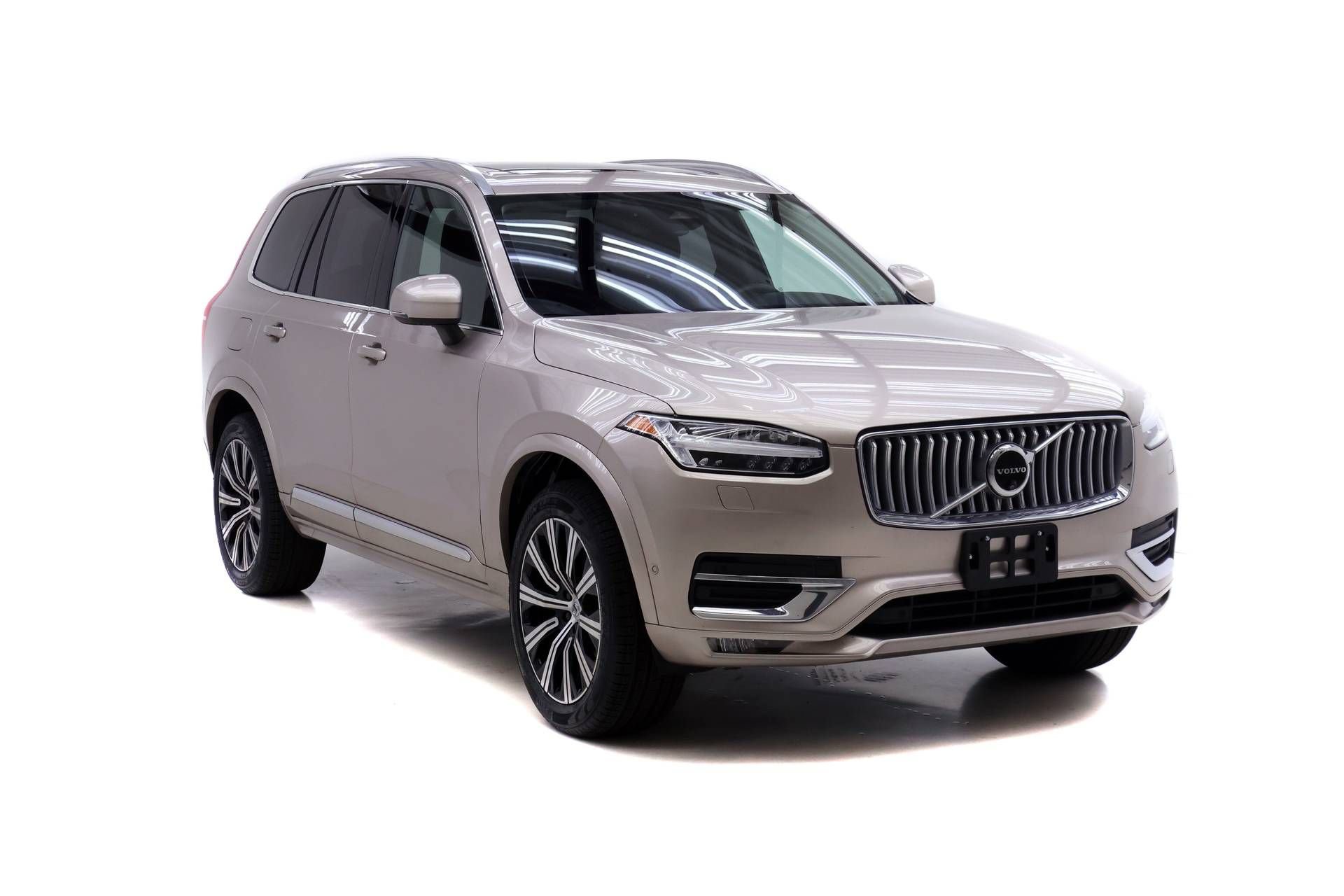 Certified 2024 Volvo XC90 B6 Plus AWD/4WD image 2