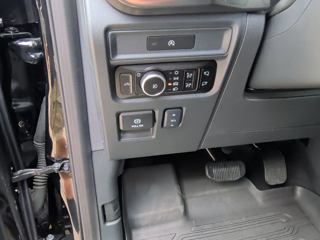 Certified 2025 Ford F150 Platinum w/ Equipment Group 702A High AWD/4WD image 22