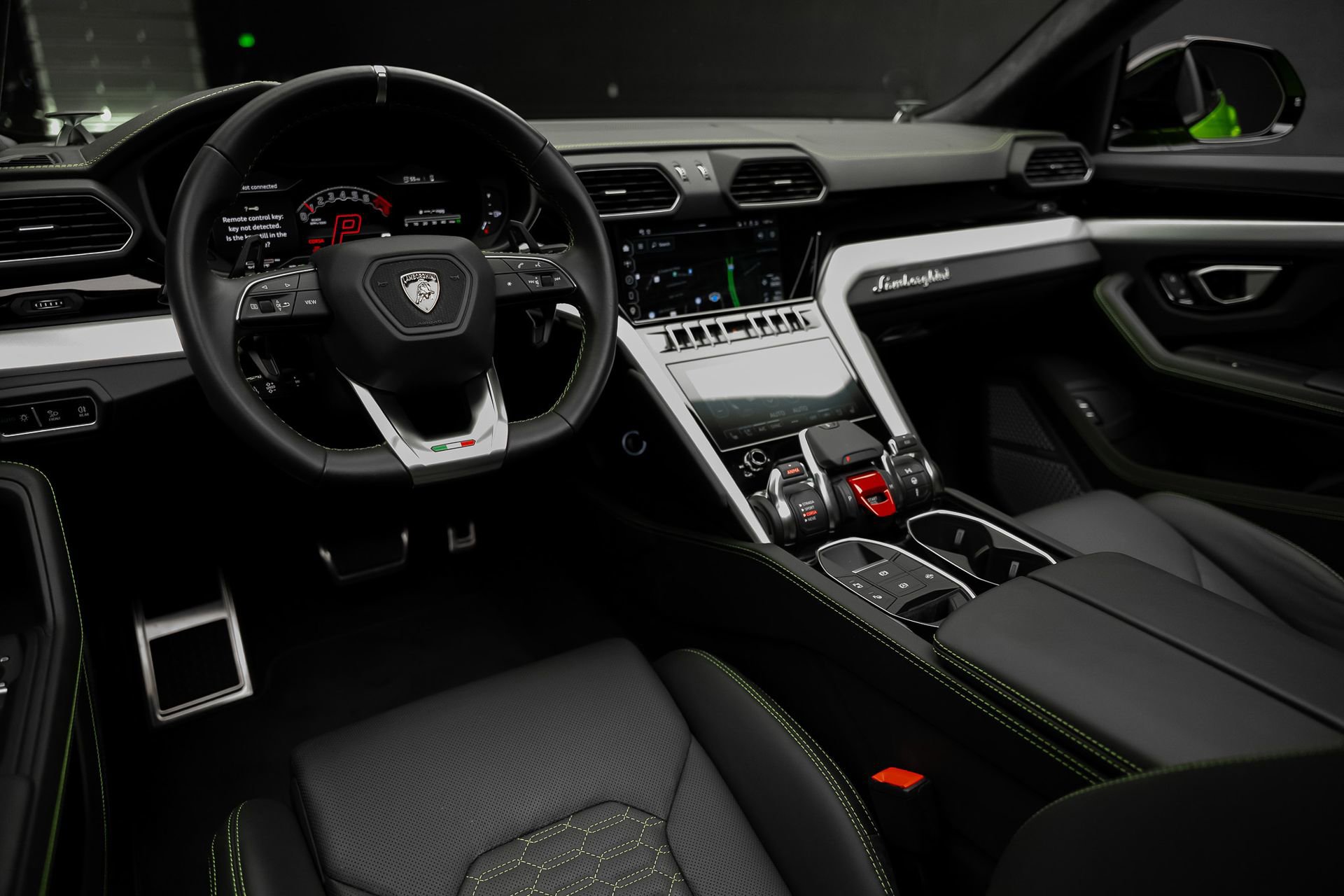 Used 2024 Lamborghini Urus S AWD/4WD image 2