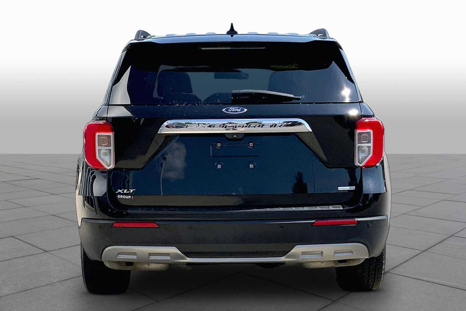 Used 2020 Ford Explorer XLT w/ Equipment Group 202A AWD/4WD image 5