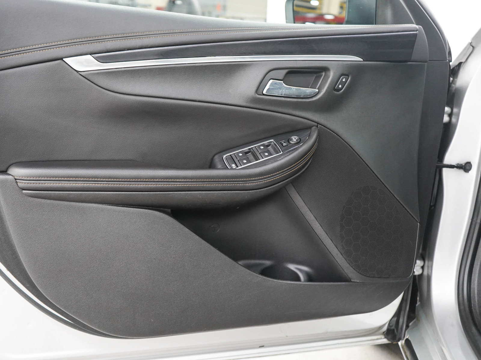 Used 2018 Chevrolet Impala LT FWD image 17