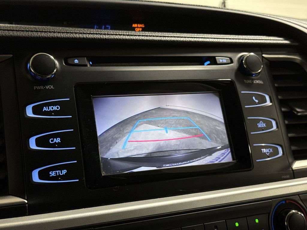 Used 2015 Toyota Highlander LE image 15