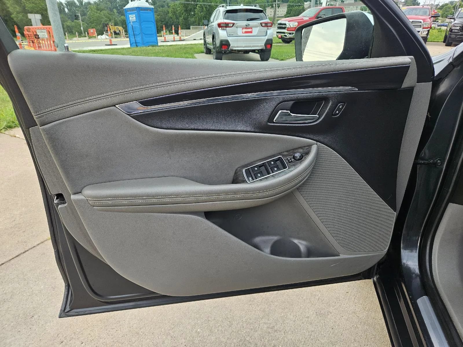 Used 2015 Chevrolet Impala LTZ FWD image 11