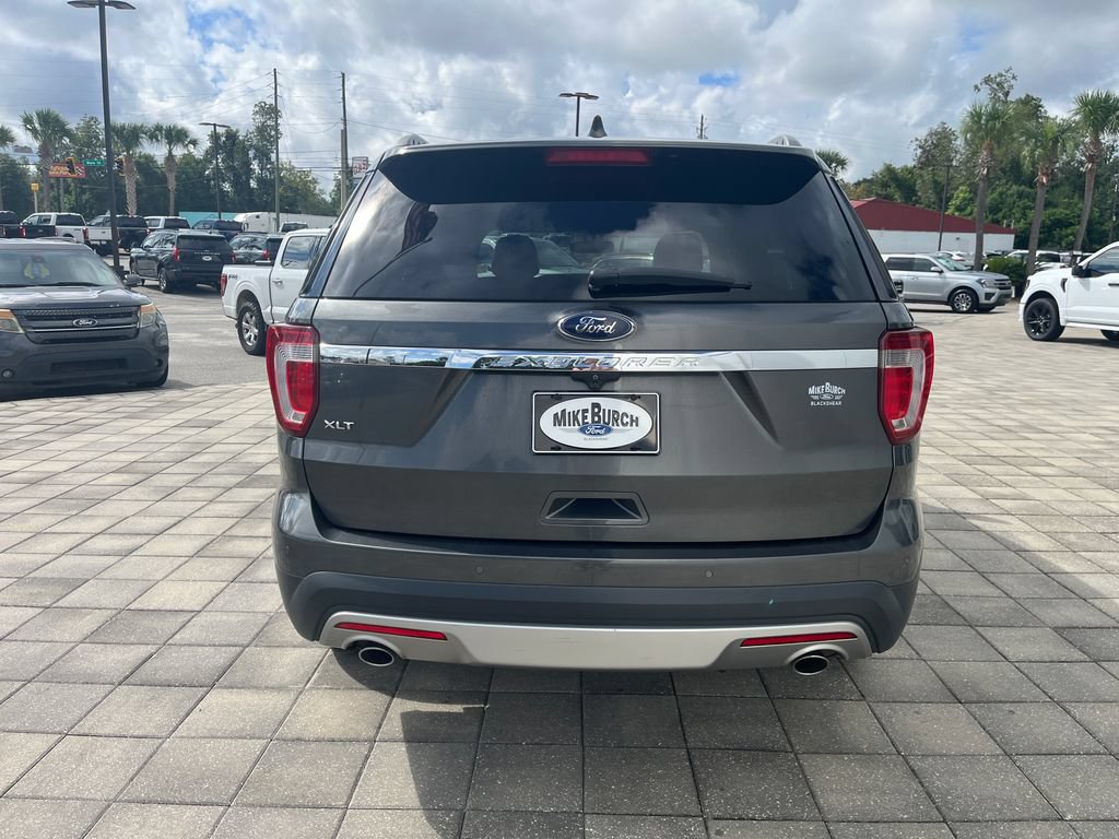 Used 2017 Ford Explorer XLT w/ Equipment Group 202A FWD image 5