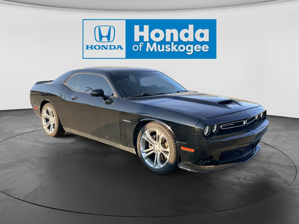Used 2022 Dodge Challenger R/T RWD image 3