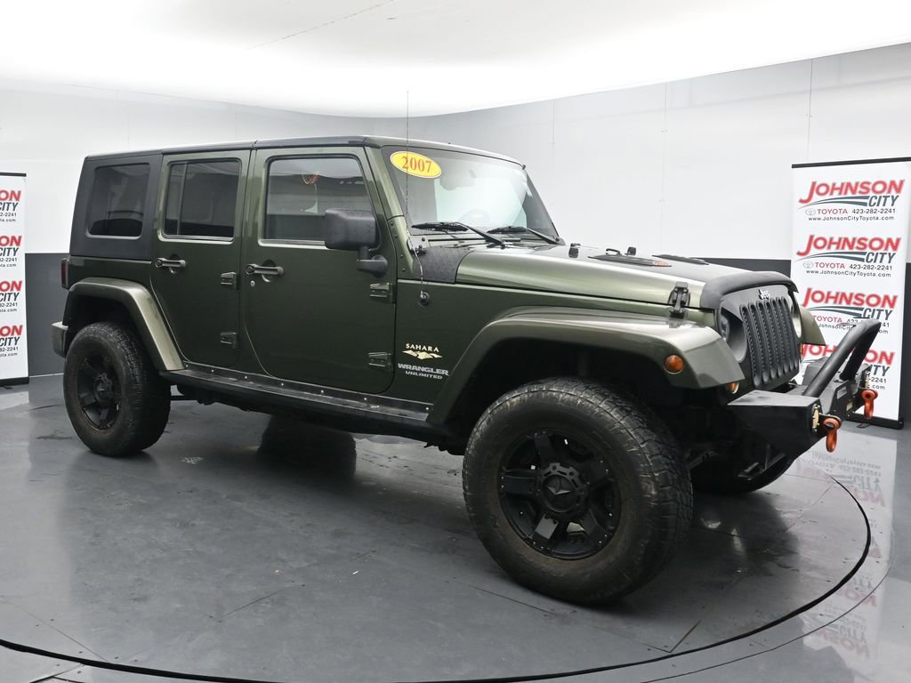 Used 2007 Jeep Wrangler Unlimited Sahara w/ Dual Top Group AWD/4WD image 2