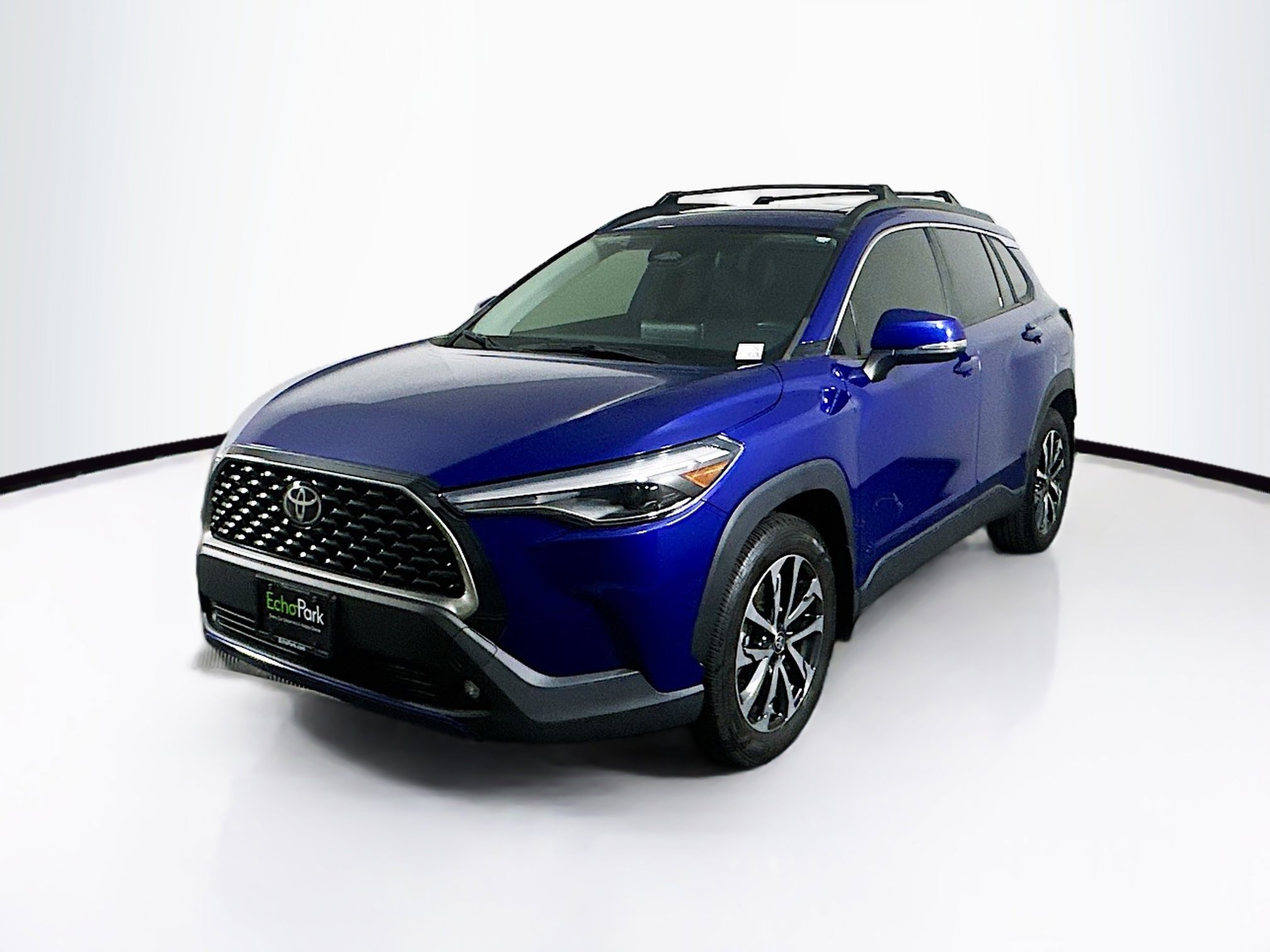 Used 2024 Toyota Corolla Cross XLE w/ Convenience Package image 3