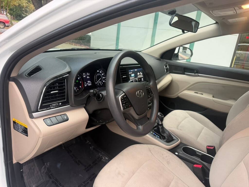 Used 2017 Hyundai Elantra SE FWD image 12