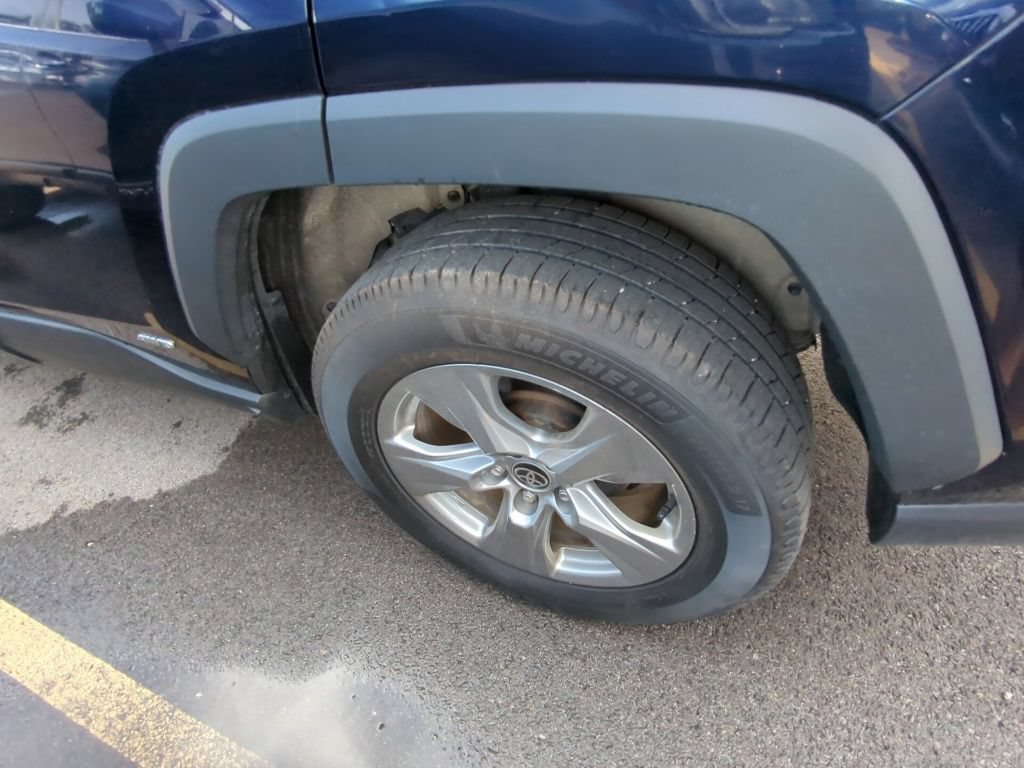 Used 2024 Toyota RAV4 XLE AWD/4WD image 5