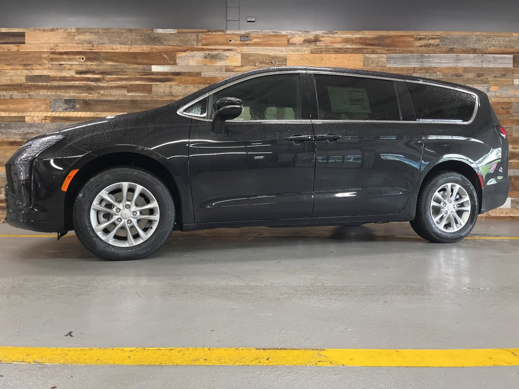 New 2027 Chrysler Pacifica Select AWD/4WD image 46