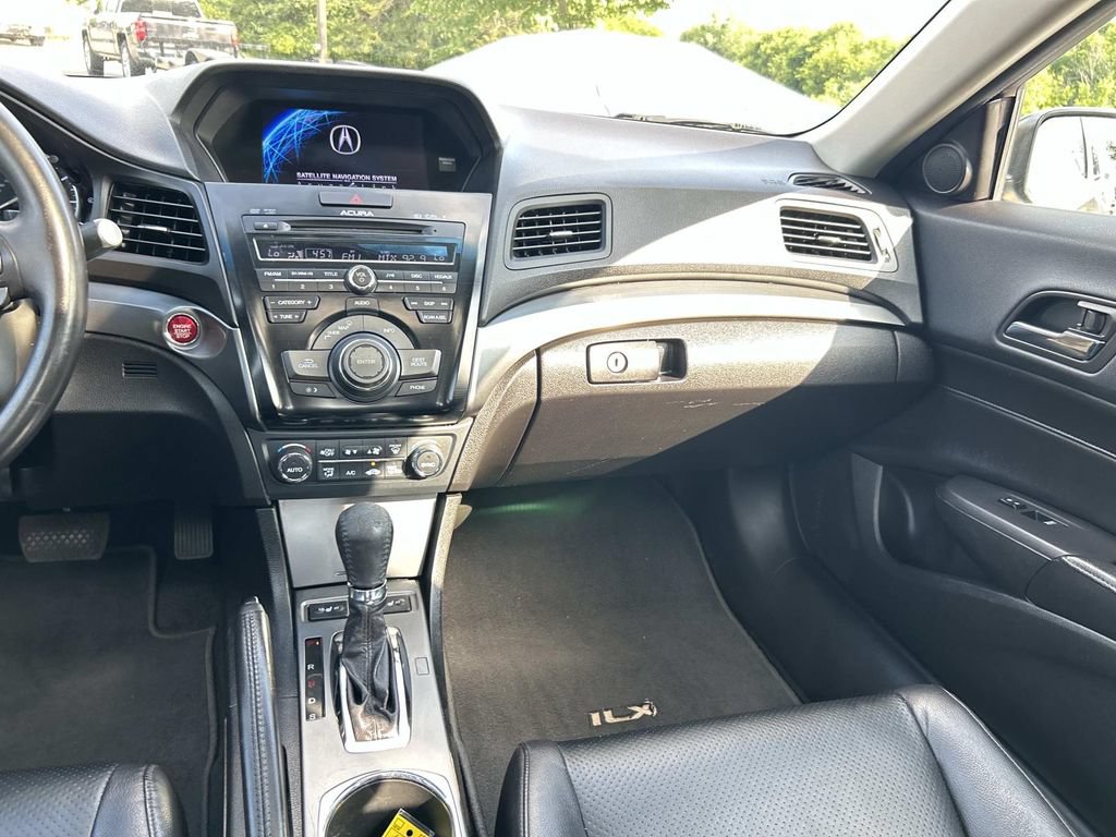 Used 2013 Acura ILX w/ Technology Package FWD image 20