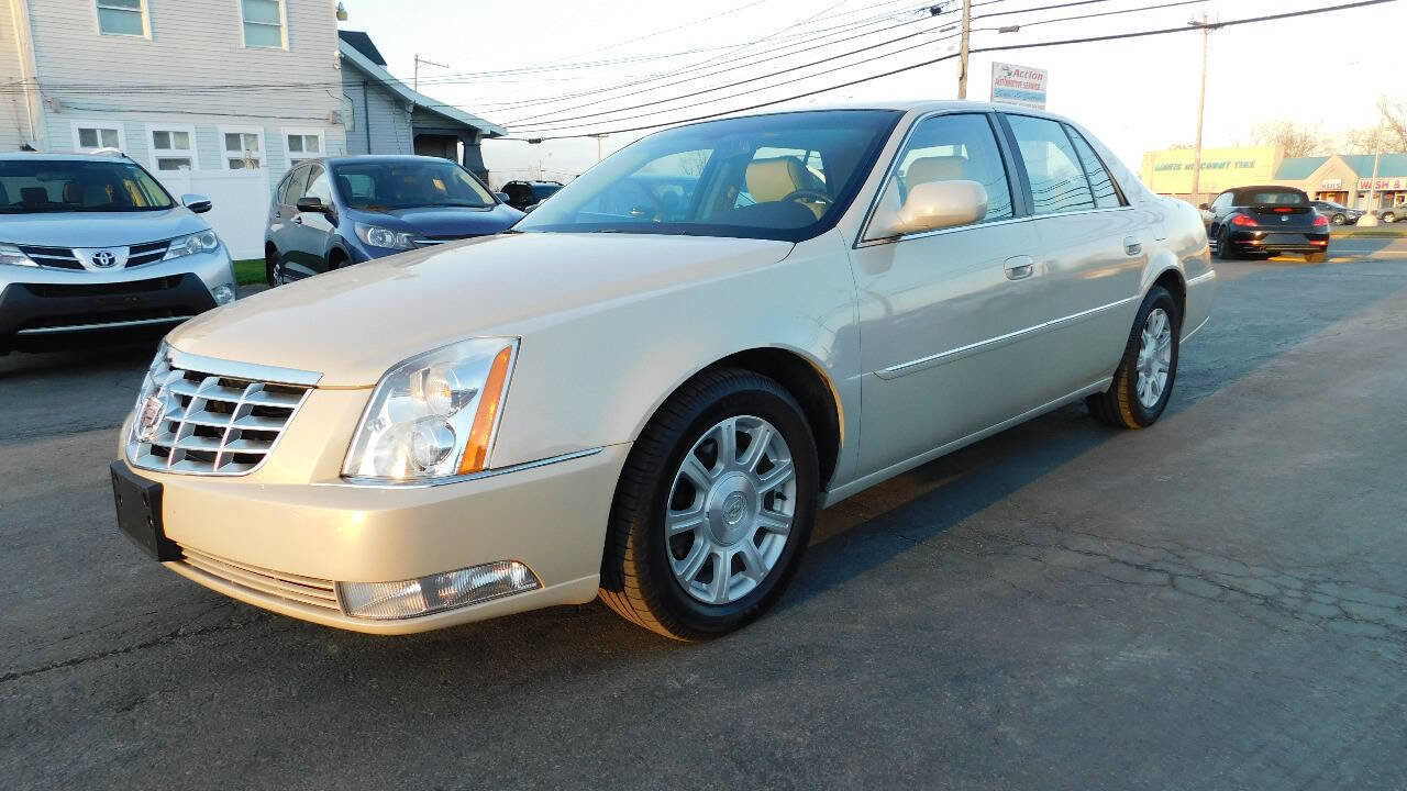 Used 2011 Cadillac DTS FWD image 2