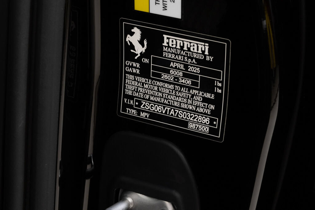 Used 2025 Ferrari Purosangue AWD/4WD image 30