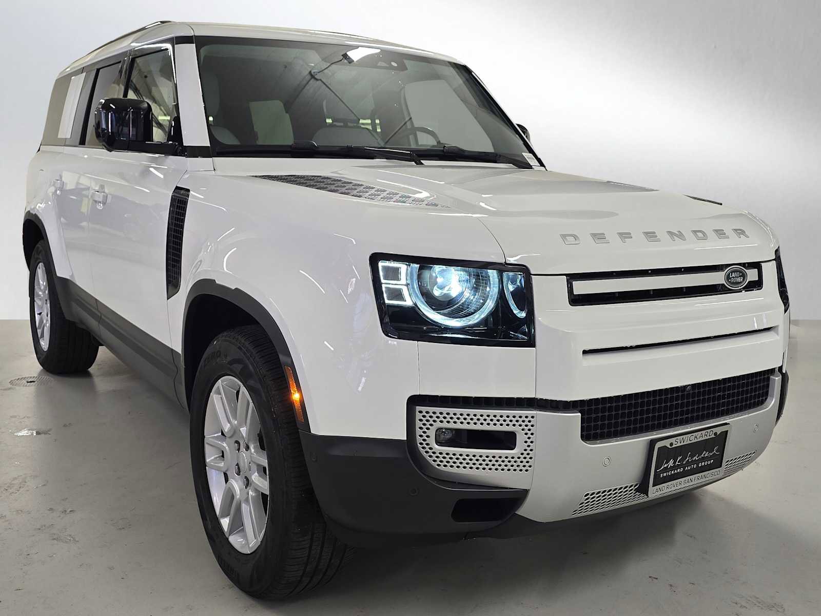 Used 2025 Land Rover Defender 130 S AWD/4WD image 7