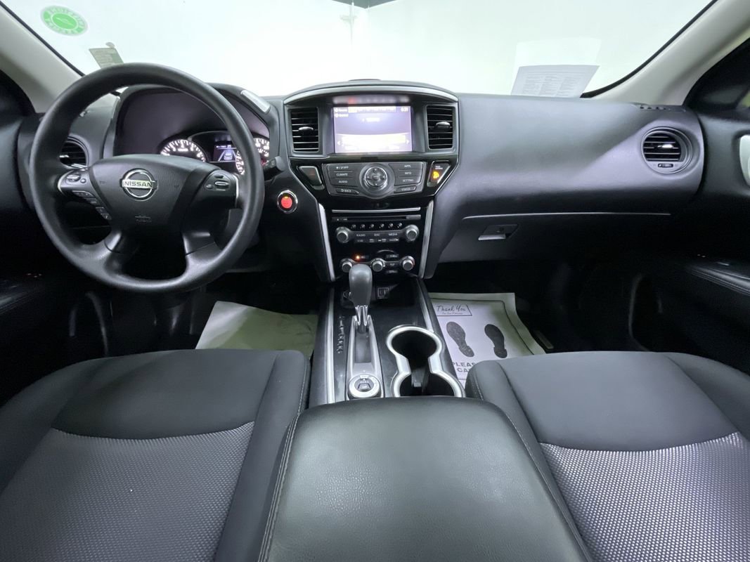 Used 2020 Nissan Pathfinder S image 18