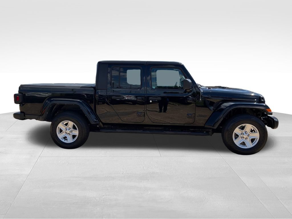 Used 2022 Jeep Gladiator Sport AWD/4WD image 7