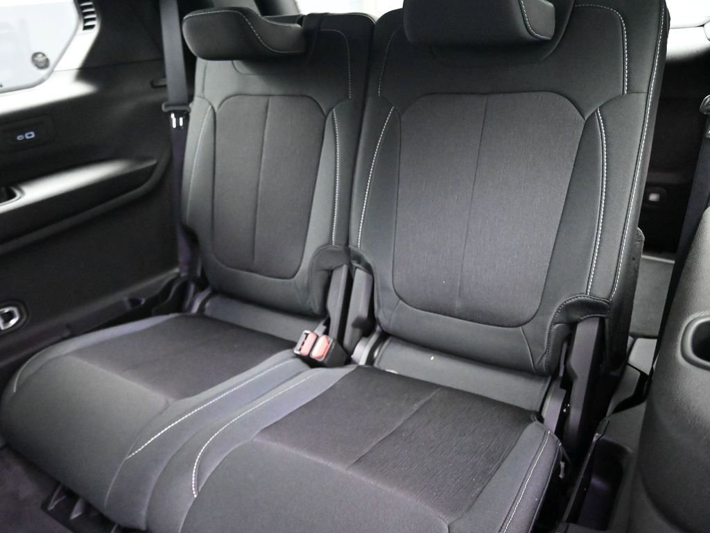 New 2025 Jeep Grand Cherokee L Laredo w/ Luxury Tech Group I image 16