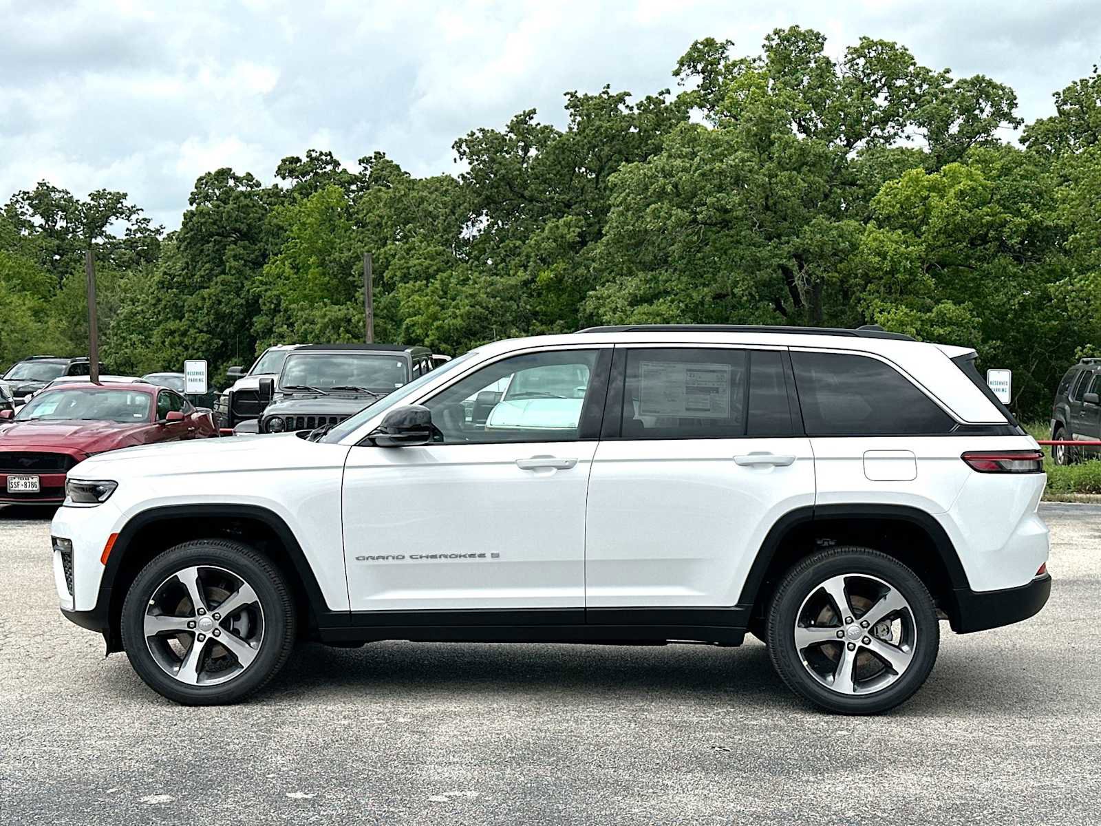 New 2026 Jeep Grand Cherokee Limited AWD/4WD image 12