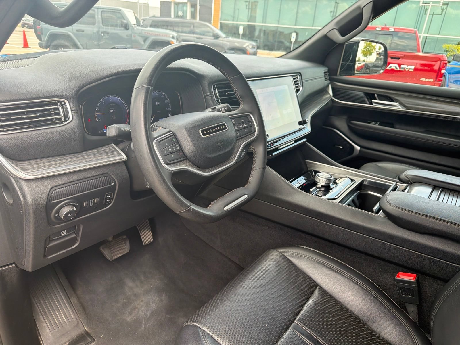 Used 2024 Jeep Wagoneer Series II AWD/4WD image 2