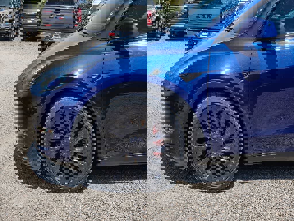 Used 2023 Tesla Model Y Performance AWD/4WD image 17