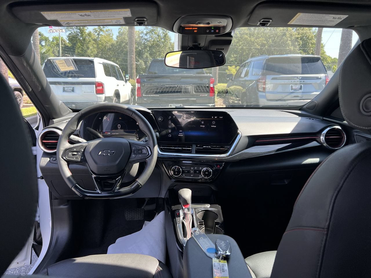 Used 2025 Chevrolet Trax RS w/ Driver Confidence Package FWD image 31