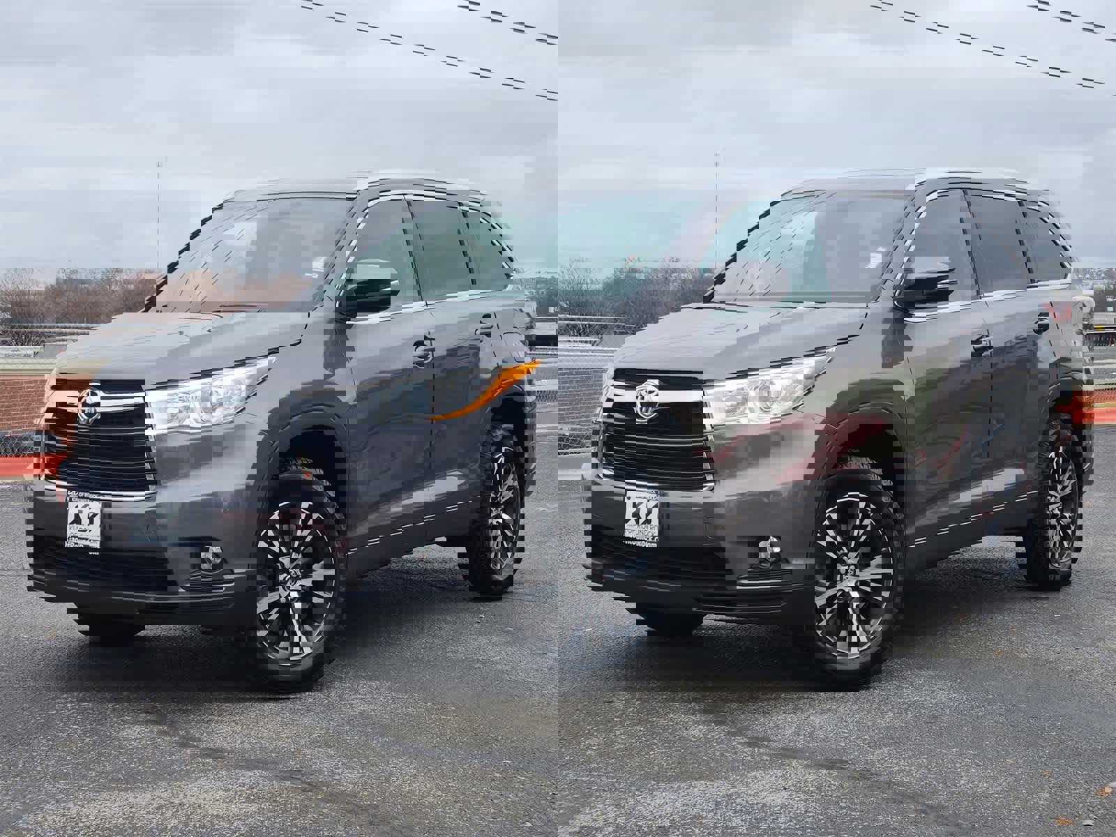 Used 2016 Toyota Highlander XLE image 1