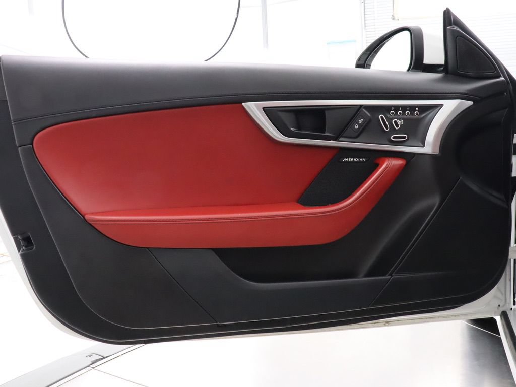 Used 2020 Jaguar F-TYPE Convertible RWD image 34