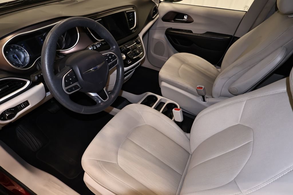 Used 2017 Chrysler Pacifica Touring image 34