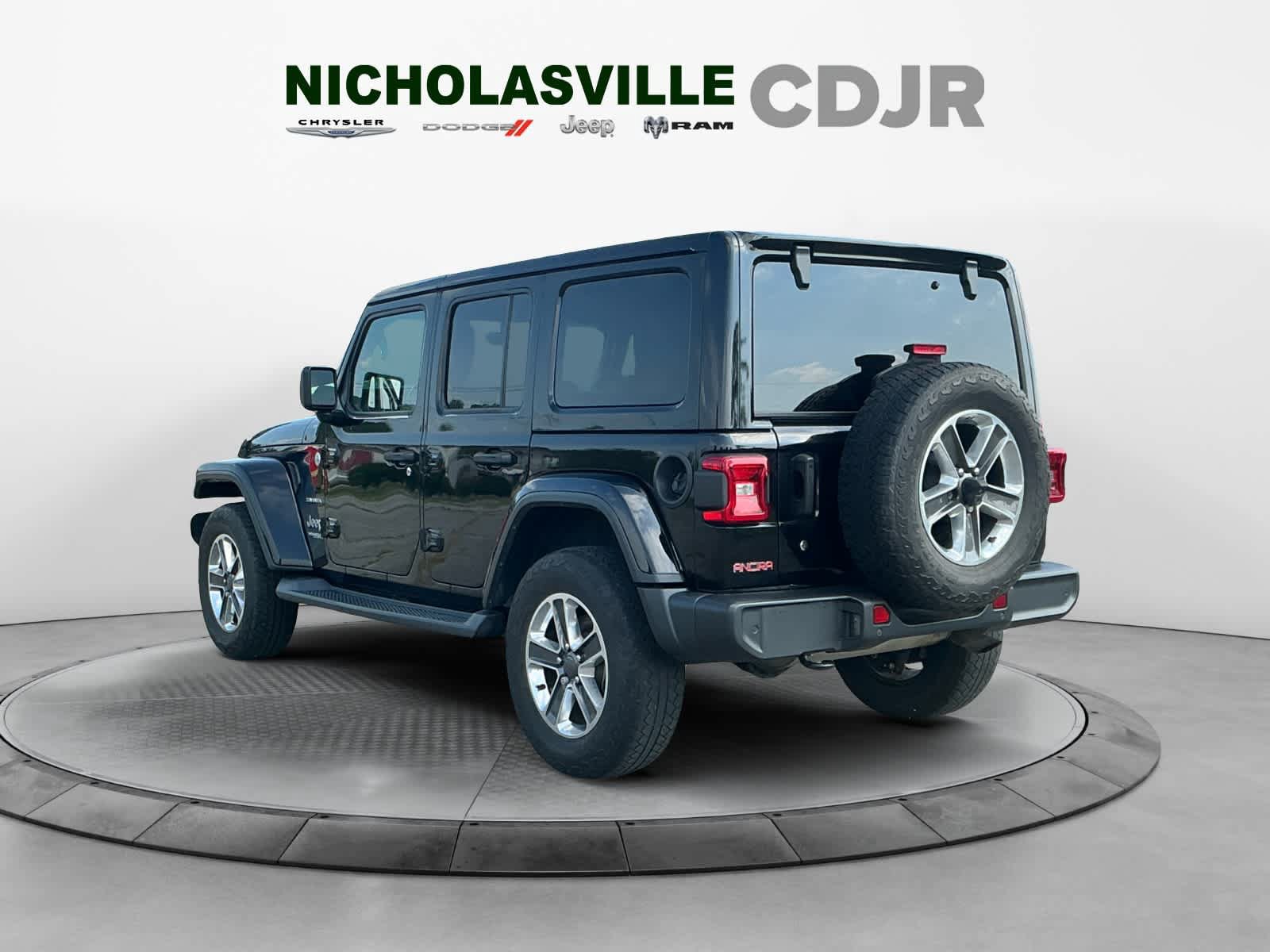 Used 2018 Jeep Wrangler Unlimited Sahara AWD/4WD image 3
