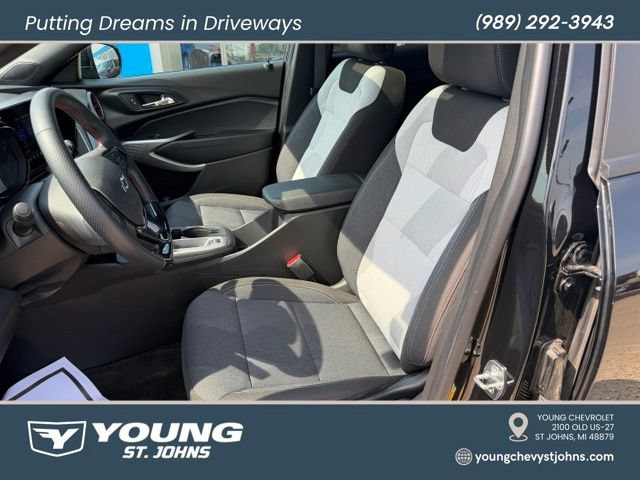 Certified 2024 Chevrolet Trax RS w/ Sunroof Package FWD image 13