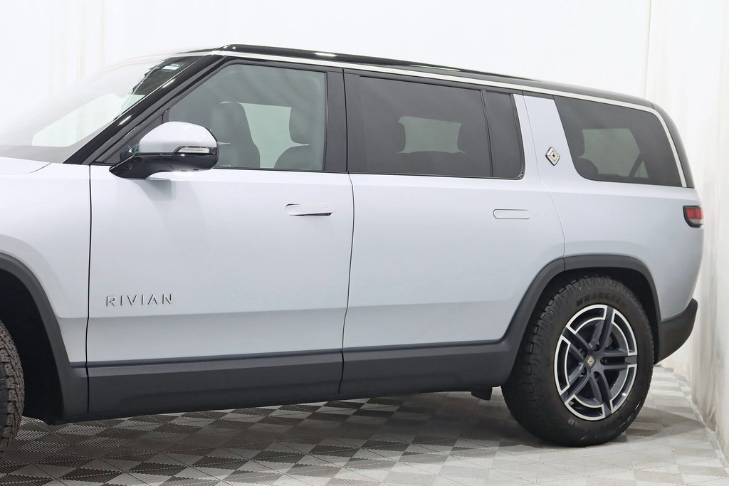 Used 2025 Rivian R1S Adventure image 3