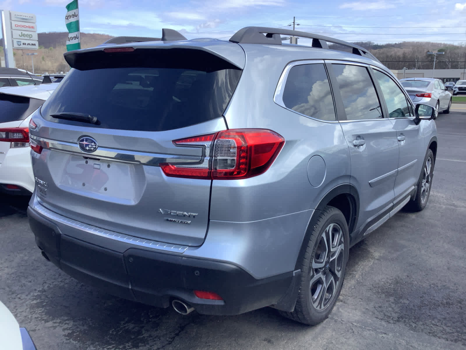 Used 2023 Subaru Ascent Limited w/ Technology Package image 2