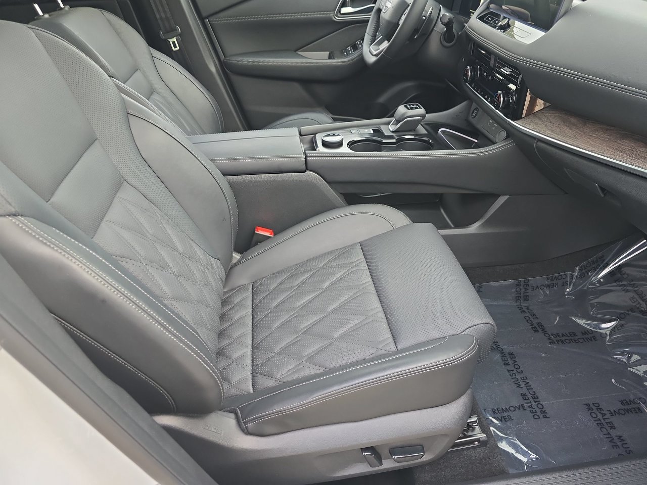 Used 2026 Nissan Rogue Platinum w/ Platinum Premium Package AWD/4WD image 29