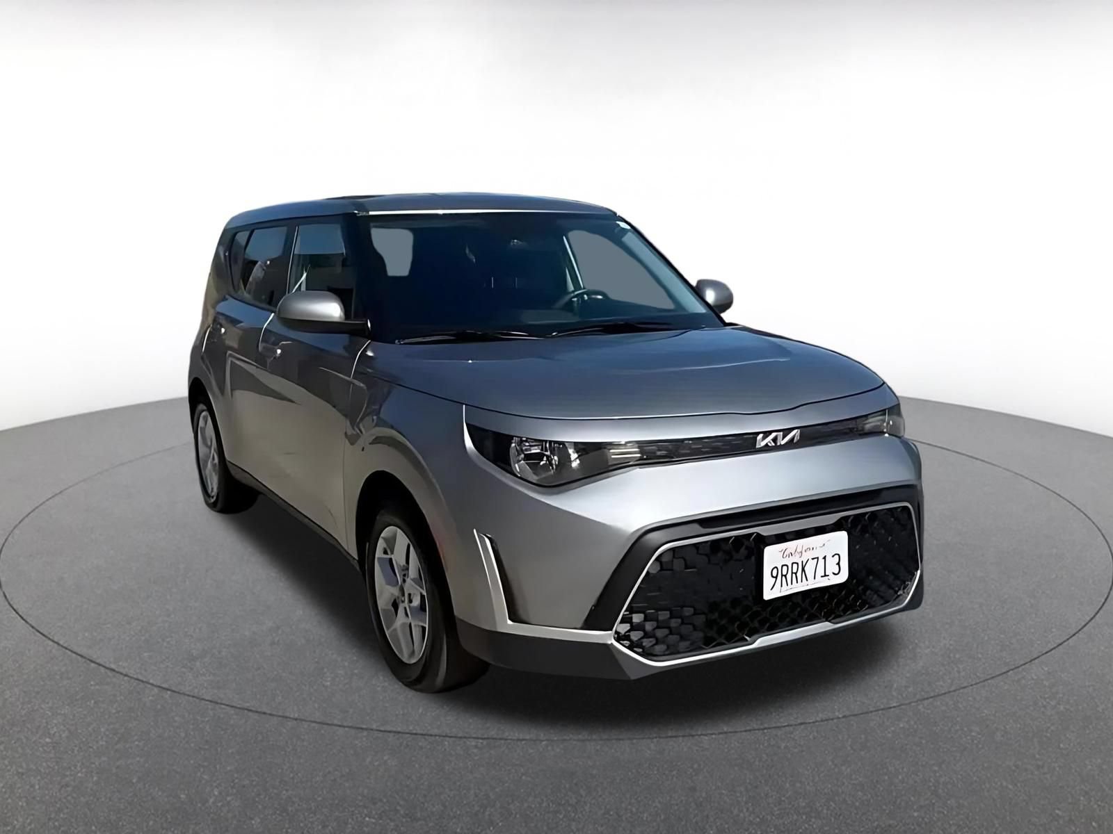 Used 2025 Kia Soul LX w/ LX Technology Package FWD image 3