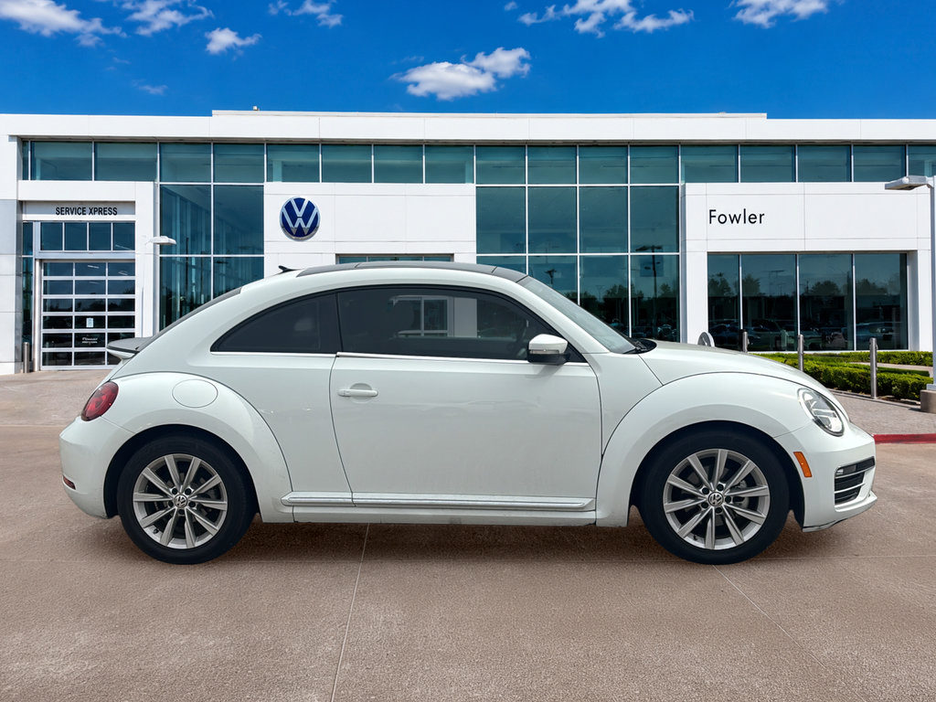 Used 2018 Volkswagen Beetle 2.0T SE FWD image 4
