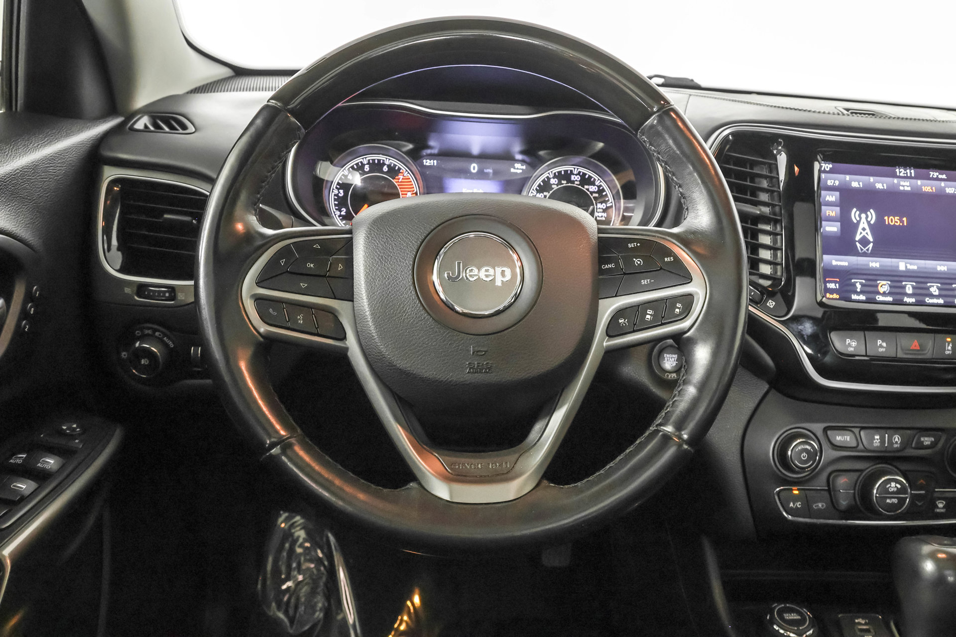 Used 2019 Jeep Cherokee Overland w/ Technology Group AWD/4WD image 25