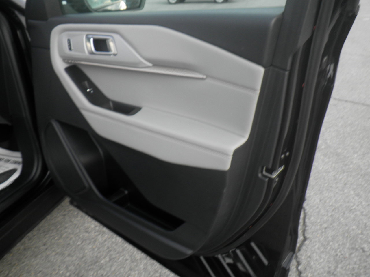 Certified 2025 Ford Explorer Active w/ Active Comfort Package image 27