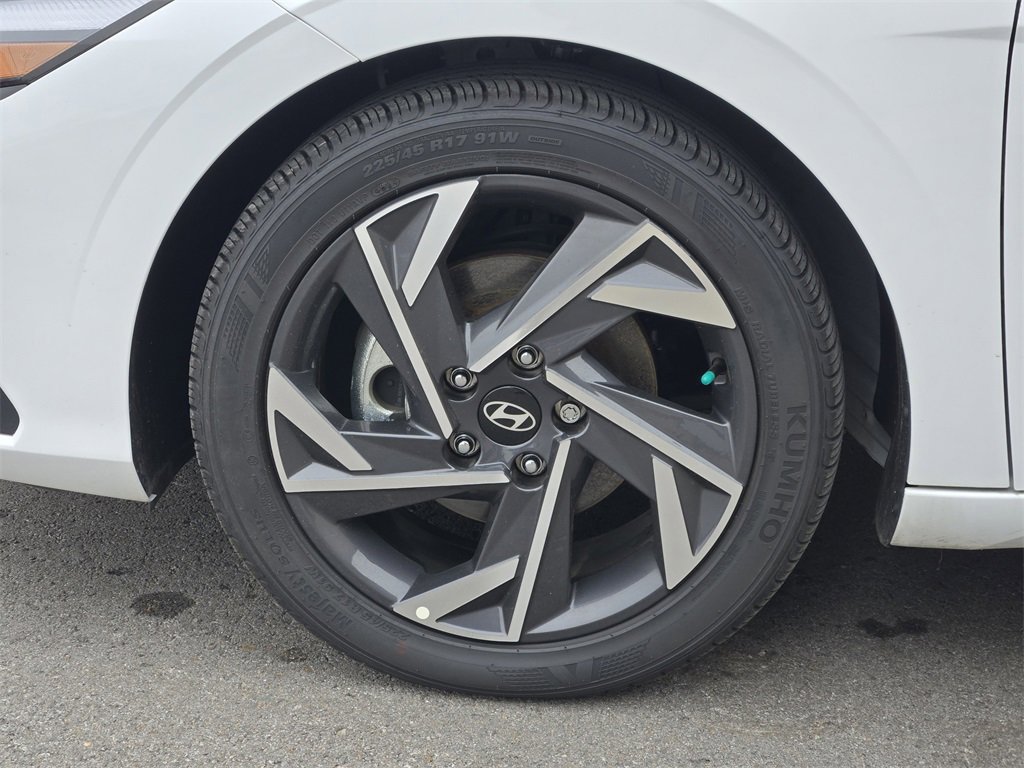 Used 2025 Hyundai Elantra Sport image 8