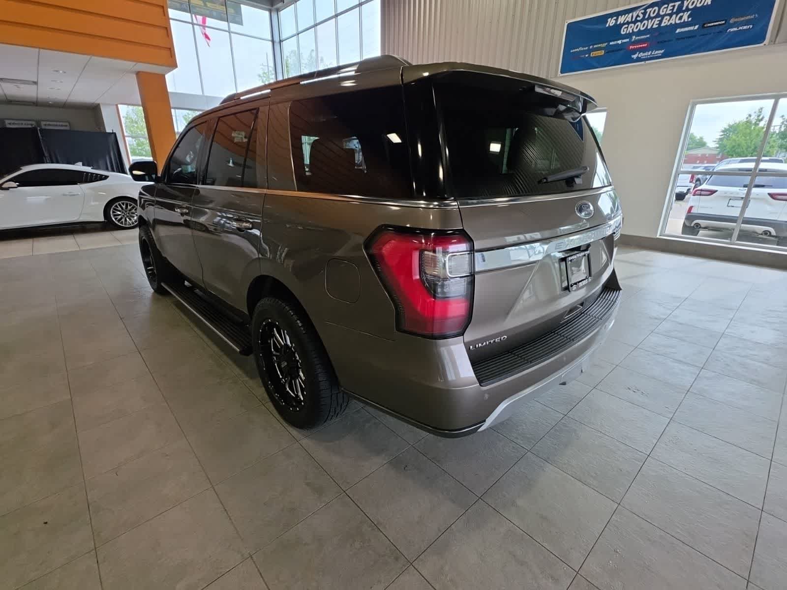 Used 2019 Ford Expedition Limited w/ Equipment Group 301A AWD/4WD image 13