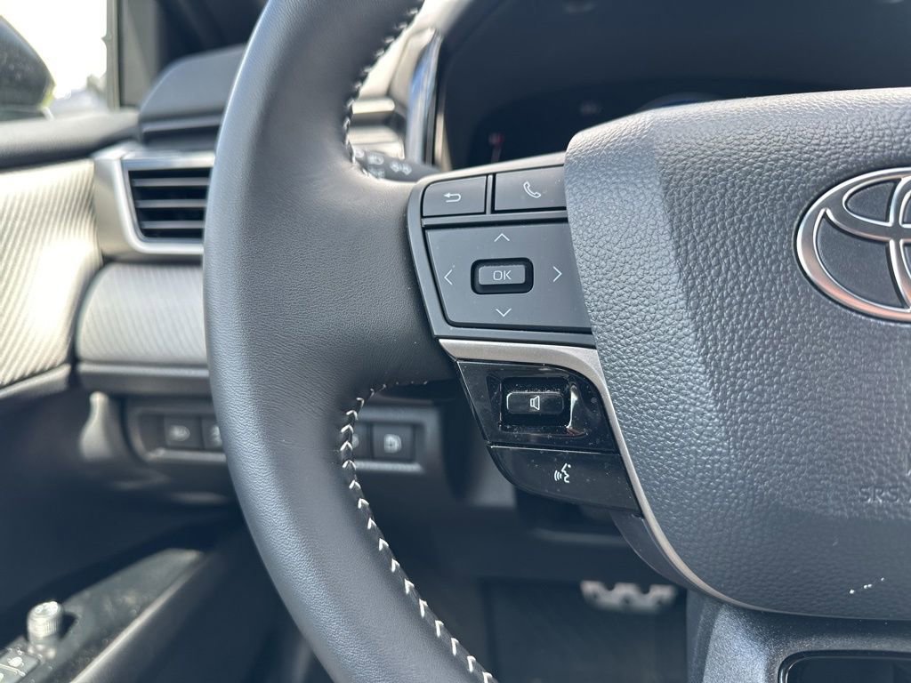 Used 2025 Toyota Camry SE image 19